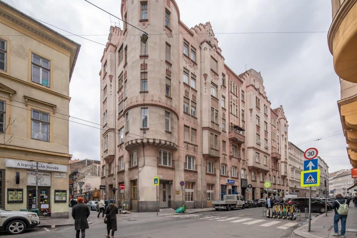 Extra Central - Mini Modern Studio Budapest Bagian luar foto